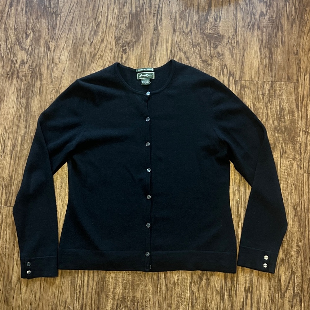Eddie Bauer 100% fine Italian merino wool crew neck cardigan